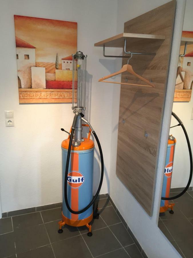 Ferienwohnung Alte Tankstelle Strassenhaus Exterior foto