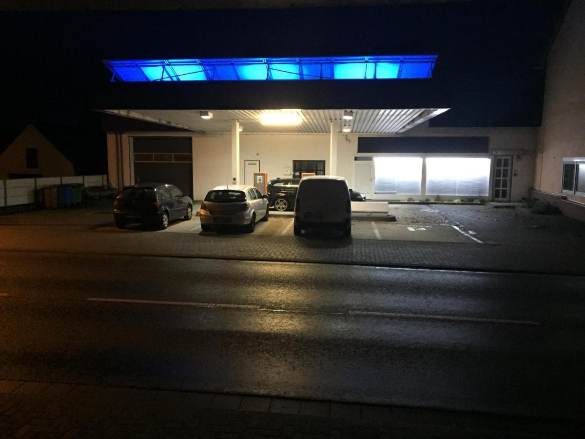 Ferienwohnung Alte Tankstelle Strassenhaus Exterior foto